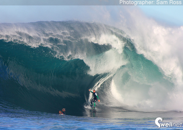 Mikey Brennan under a
thundering Shippies lip